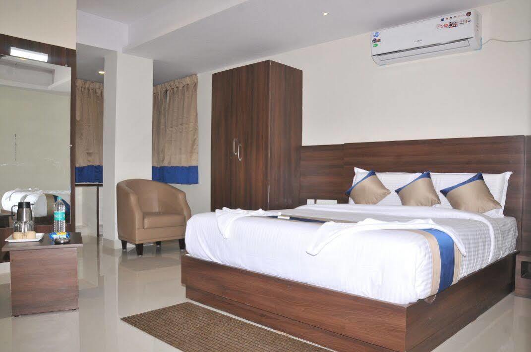 Capital O 76622 Hotel Raama Grand Maisúr Exteriér fotografie